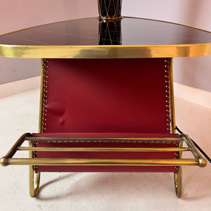 Tisch mit Stehlampe