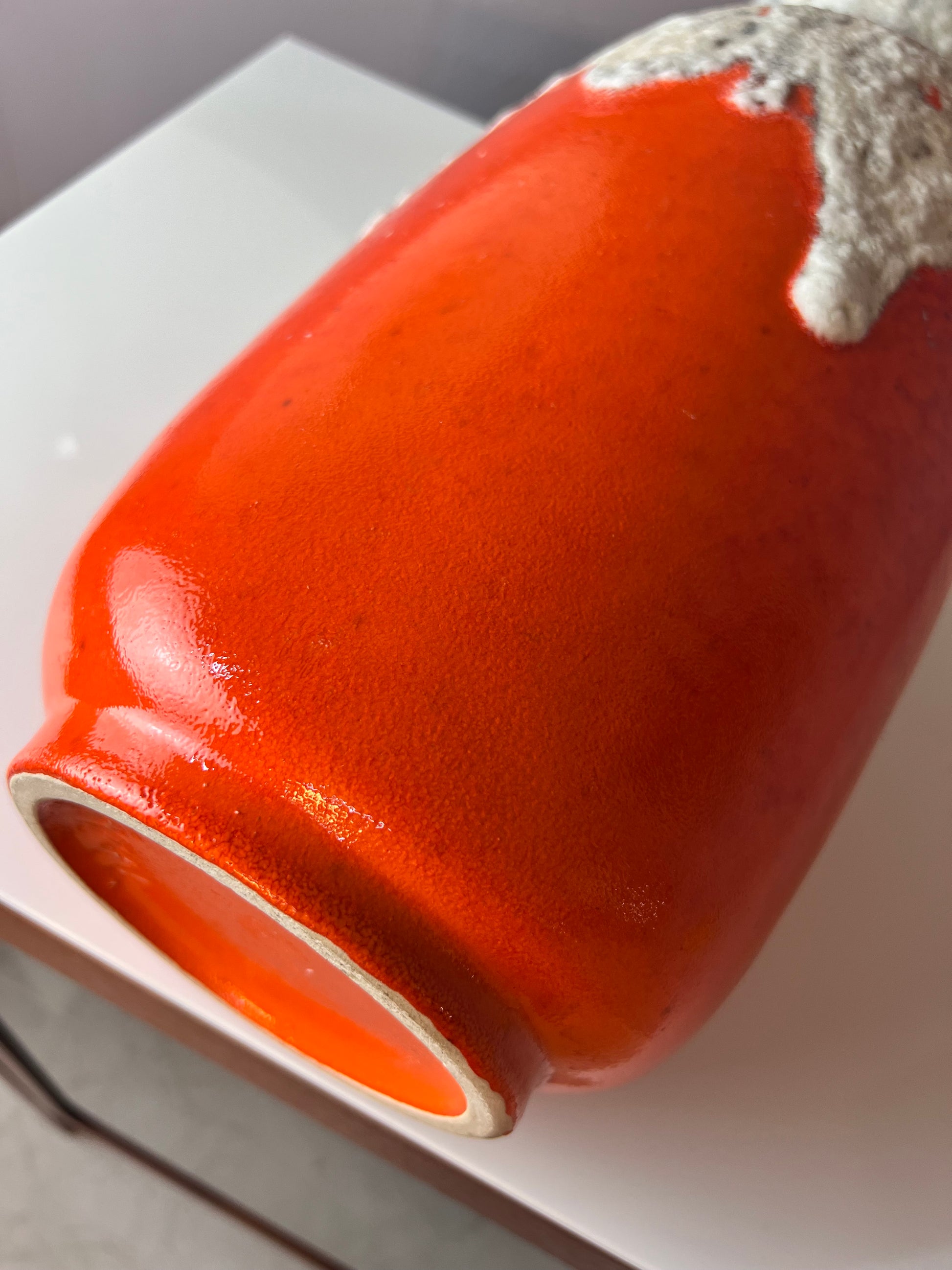 Vase Fat Lava 1439/40 orange weiß von Uebelacker Keramik