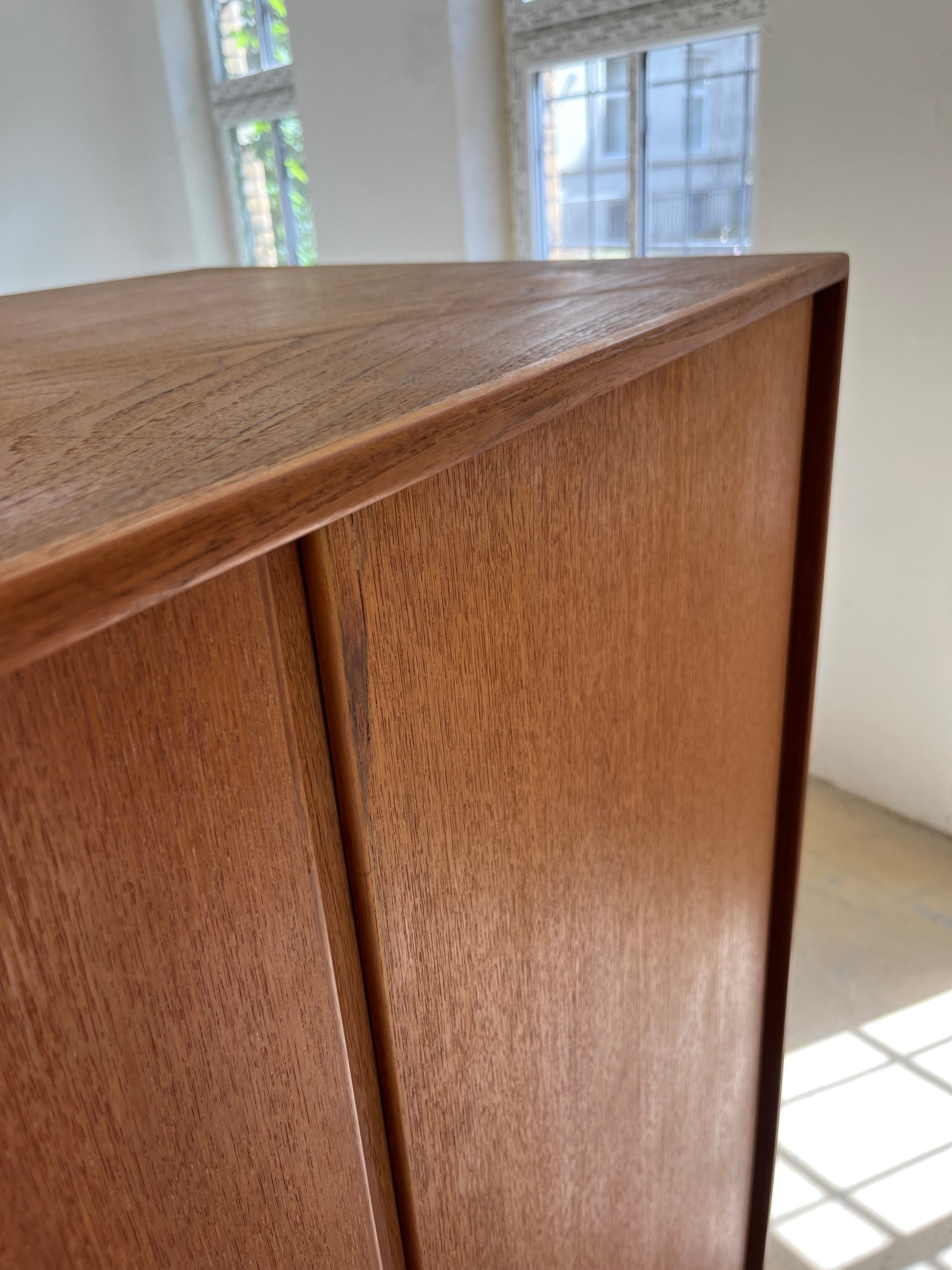 Großer Kleiderschrank Teak von rt Möbel