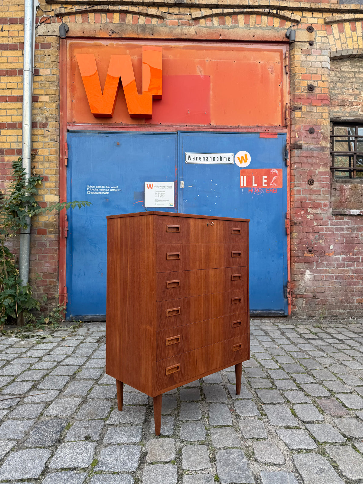 Kommode Teak mit Schloss aus Dänemark