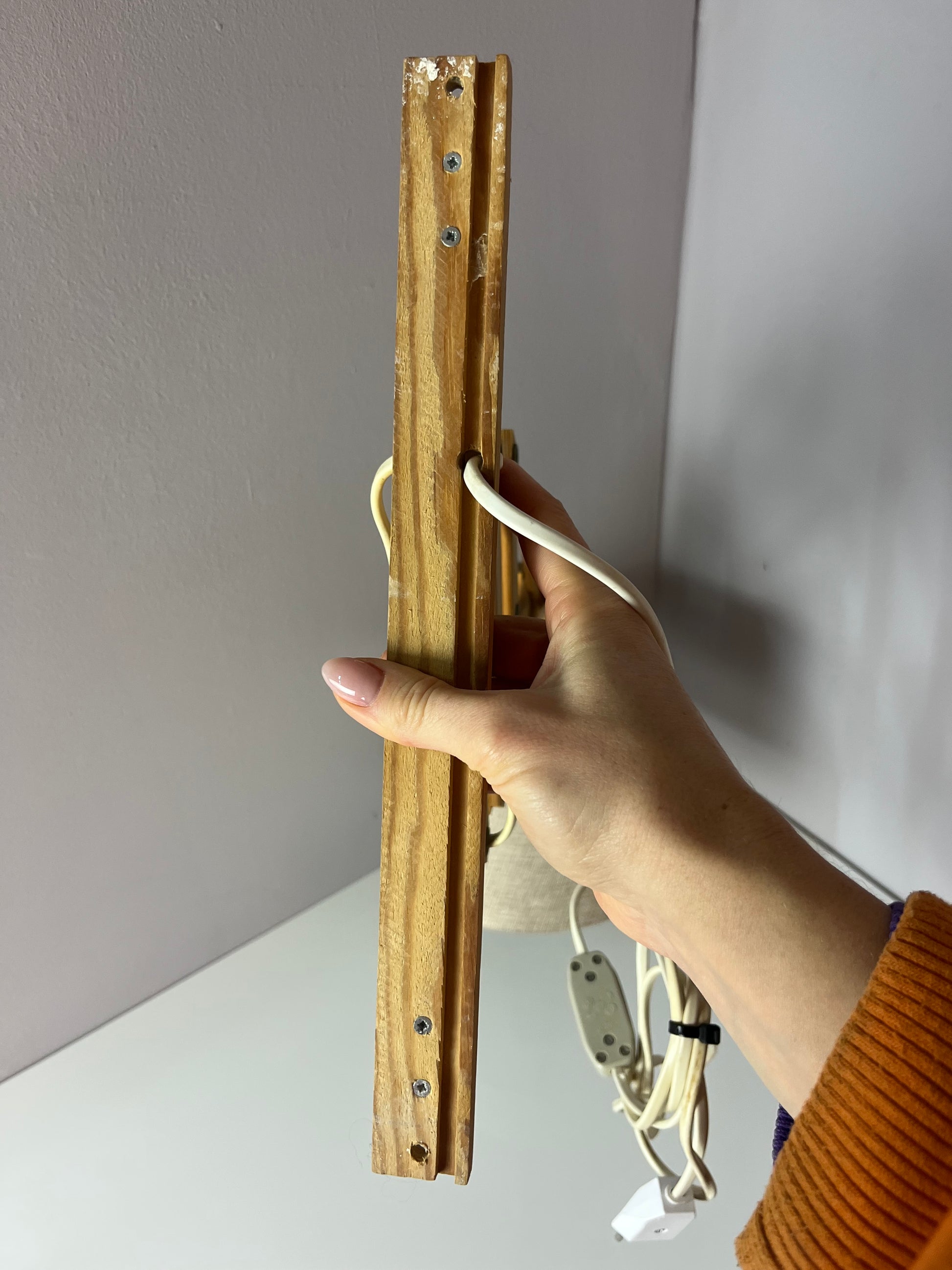 Scherenlampe beige Holz von Le Klint