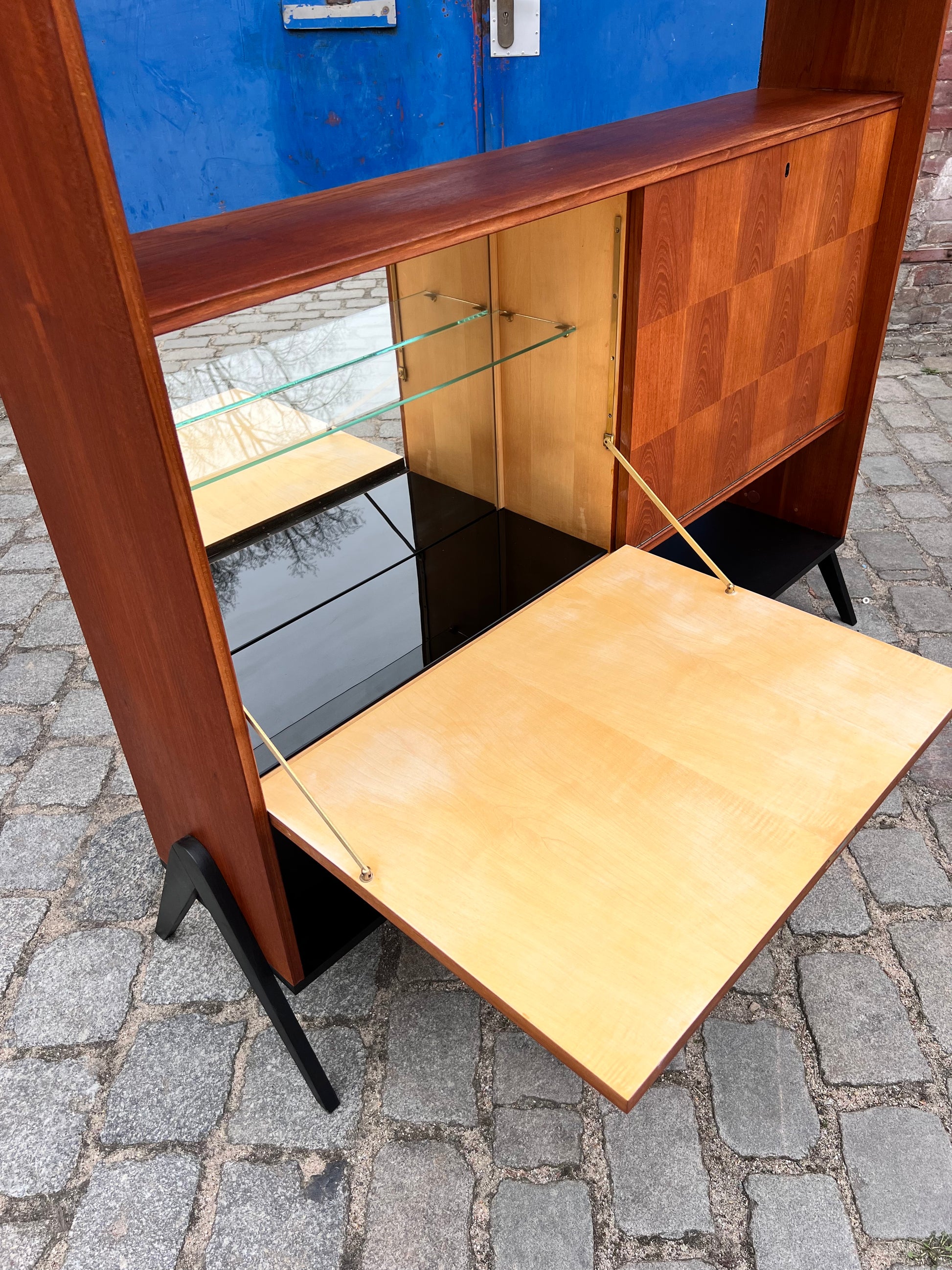 Regal Teak mit Minibar auf neuen Holzfüßen aus Dänemark