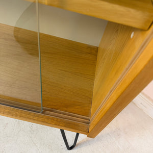 Vitrine Typ 430 mit neuen Hairpinlegs von Joachim Nebelung für Hellerau