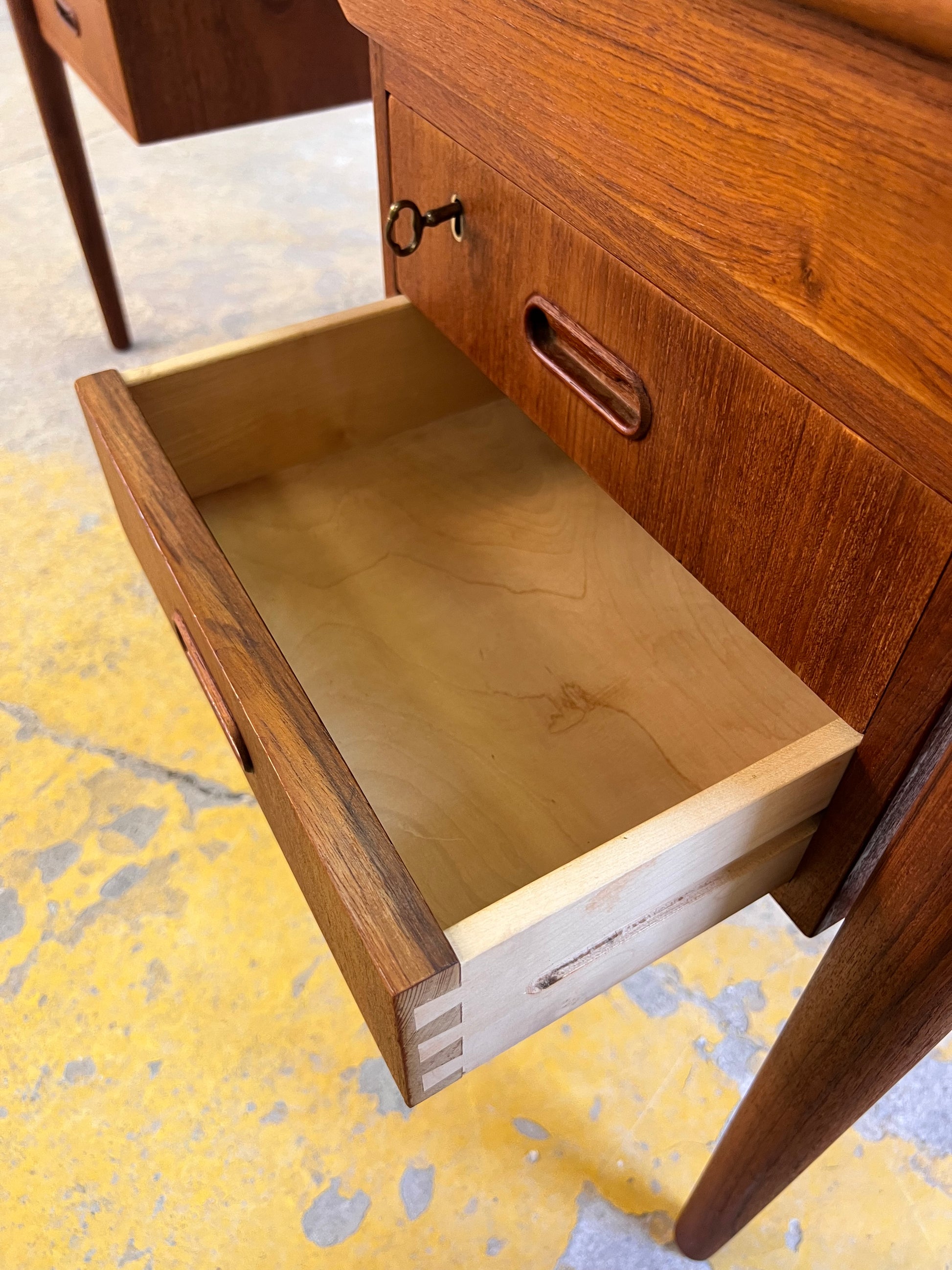 Schreibtisch Teak von „Kvalitet, Form & Funktion“ Dänemark