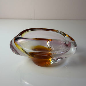 Aschenbecher rosa gelb Glas von Josef Rozinek für die Glashütte Nový Bor