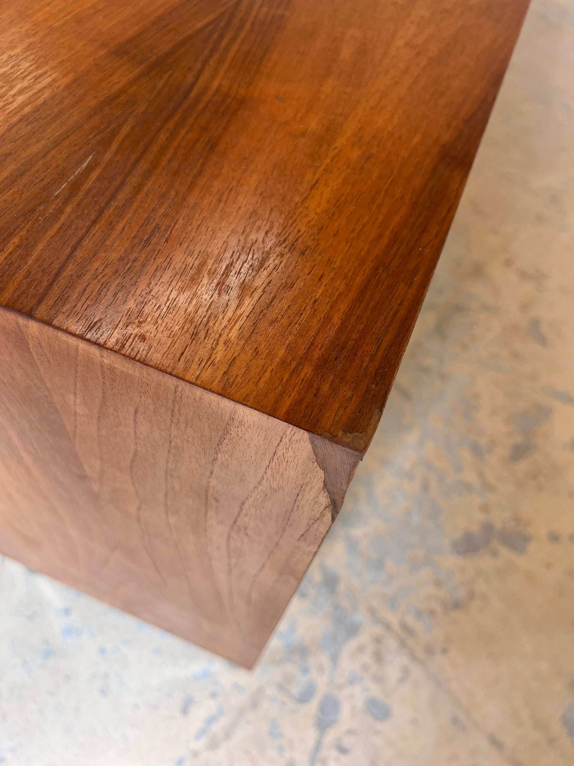 Sideboard Regal Nussbaum mit neuen Chromfüßen