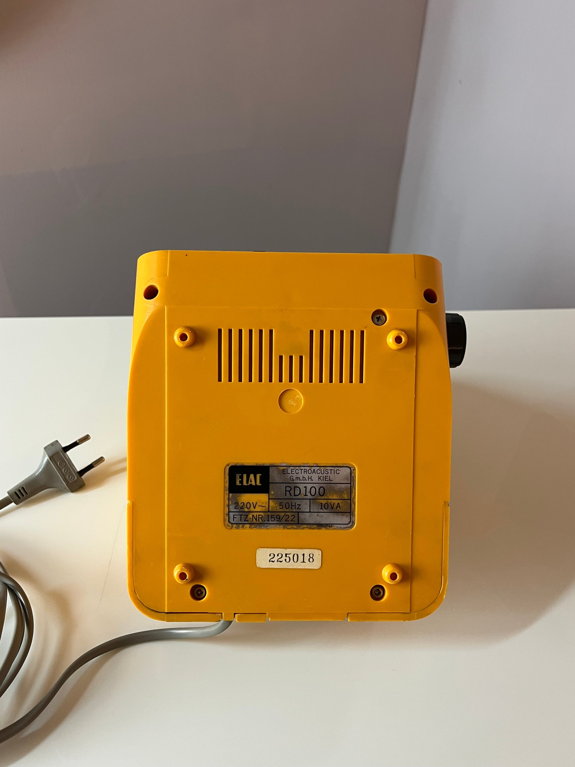 Klappzahl Weckerradio RD 100 gelb von Elac