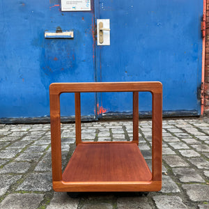 Couchtisch Teak mit Rollen von Korup