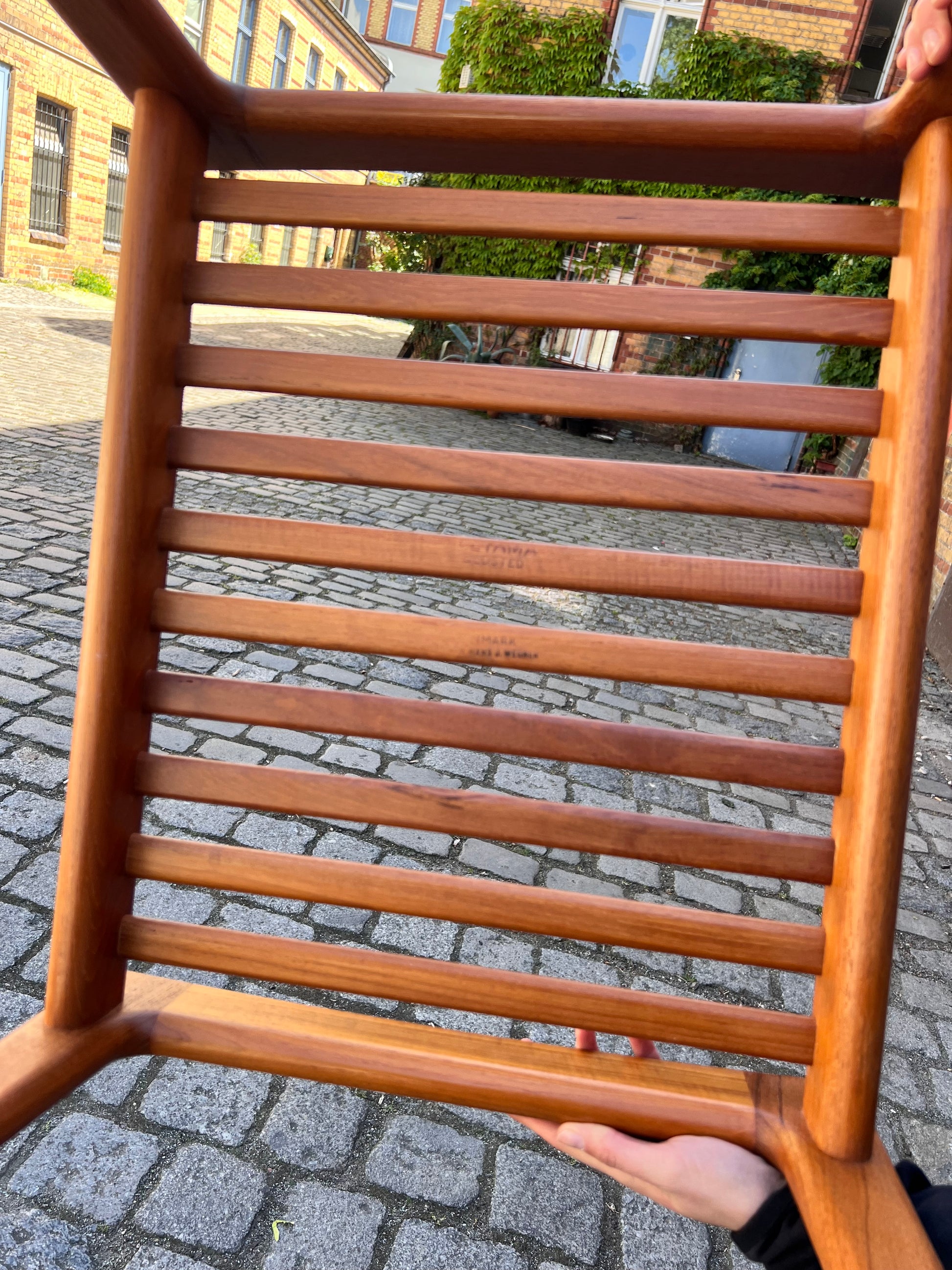 Hocker mit Lederkissen von Hans J. Wegner