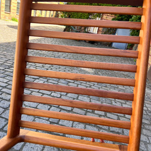 Hocker mit Lederkissen von Hans J. Wegner