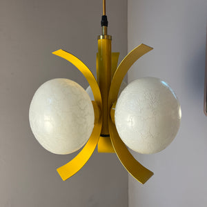 Hängelampe gelb weiß von Richard Essig