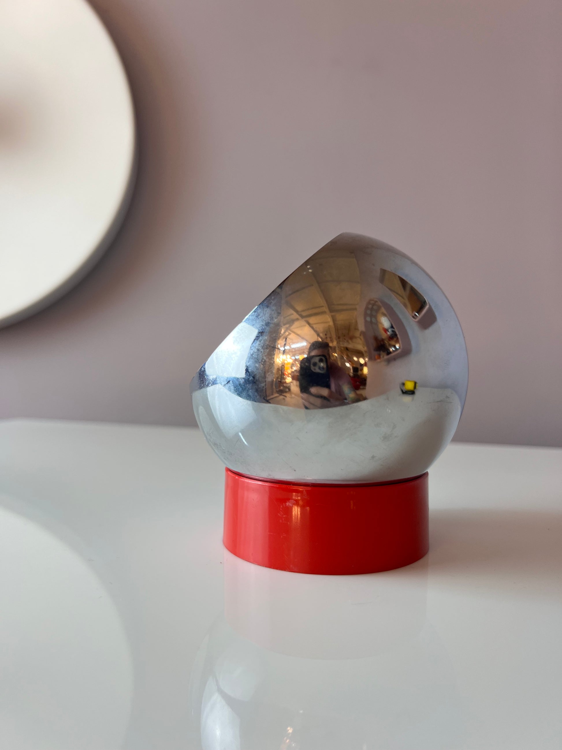 Kugelaschenbecher mit magnetischer Schale rot Chrom von Quist