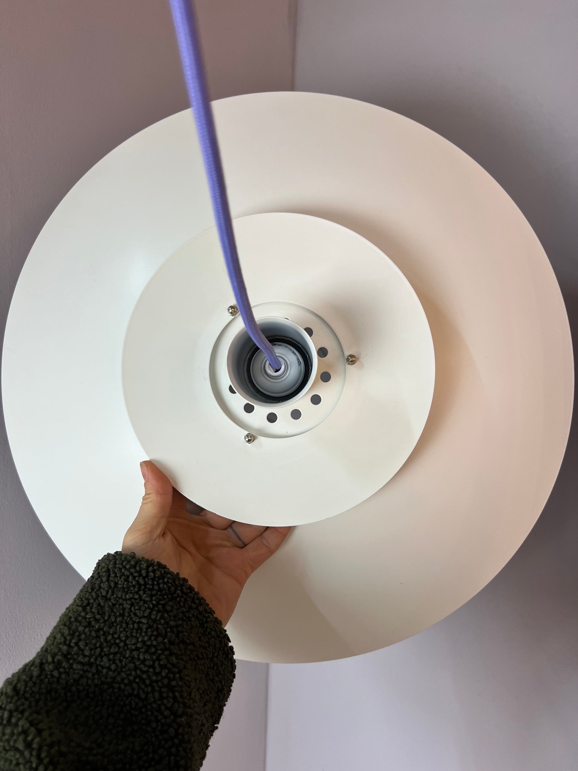 Lamellenlampe weiß lila von Formlight