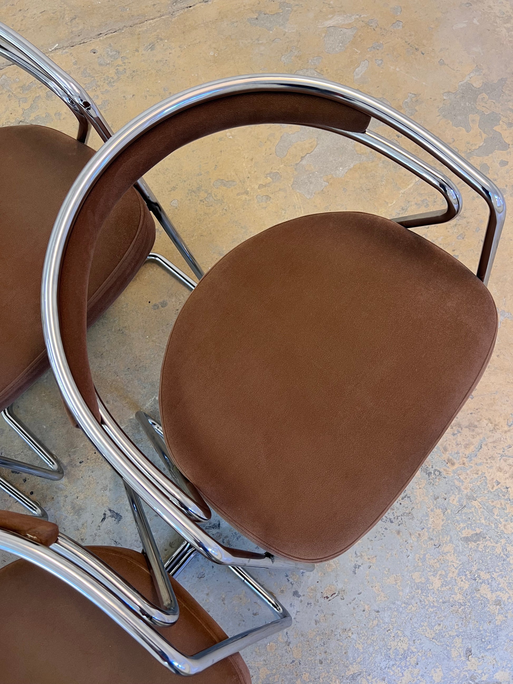 Set: 4x Polsterstuhl Chrom mit braunem Velour