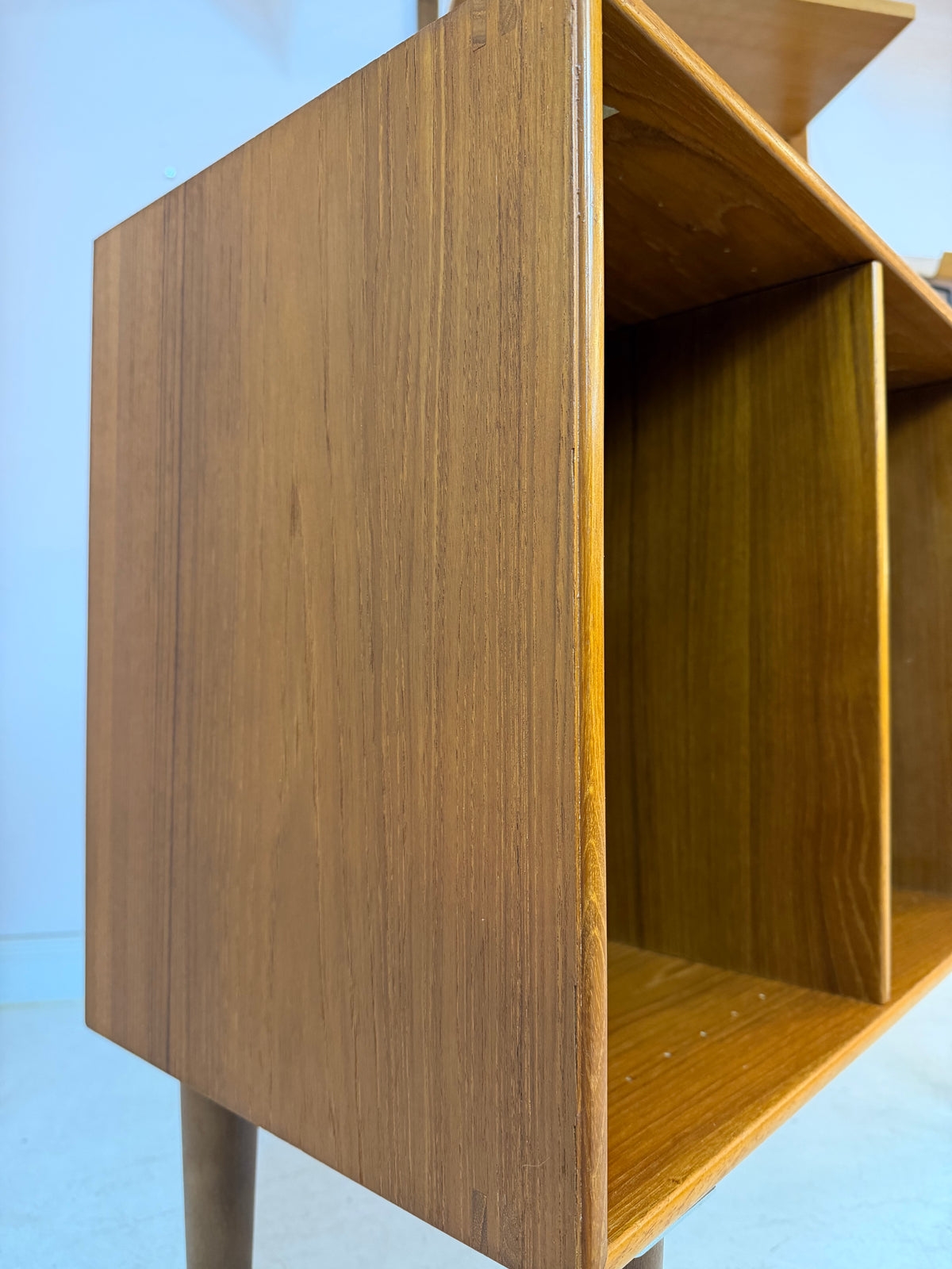 Kleines Regal Teak für Schalltplatten aus Dänemark