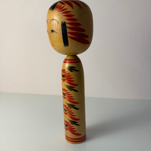 Japanische Kokeshi Holzfigur handbemalt