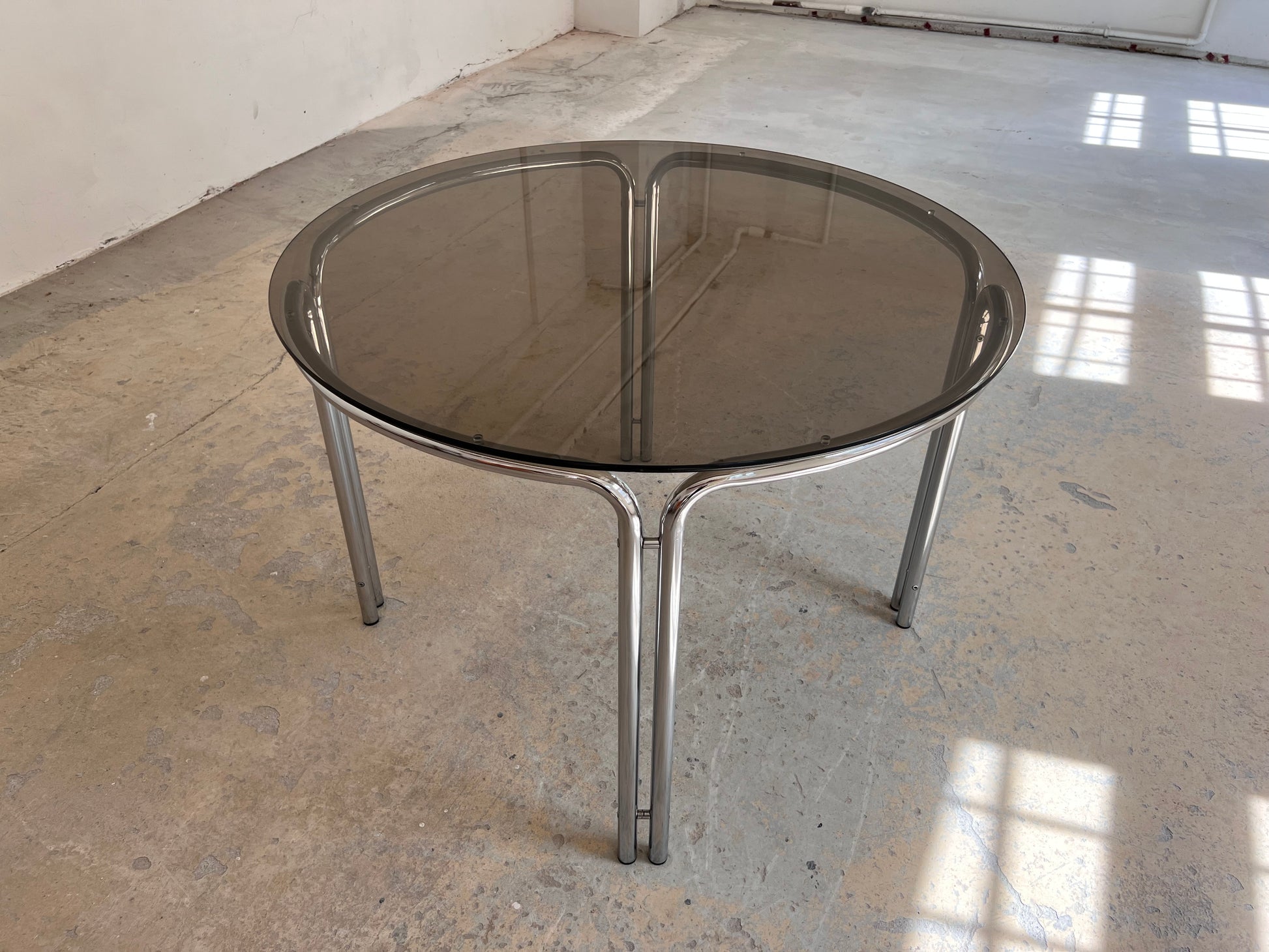 Runder Esstisch Chrom & getöntes Glas