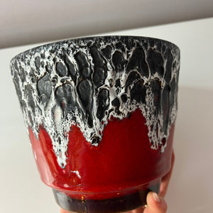 Blumentopf Fat Lava rot weiß von Jopeko Keramik
