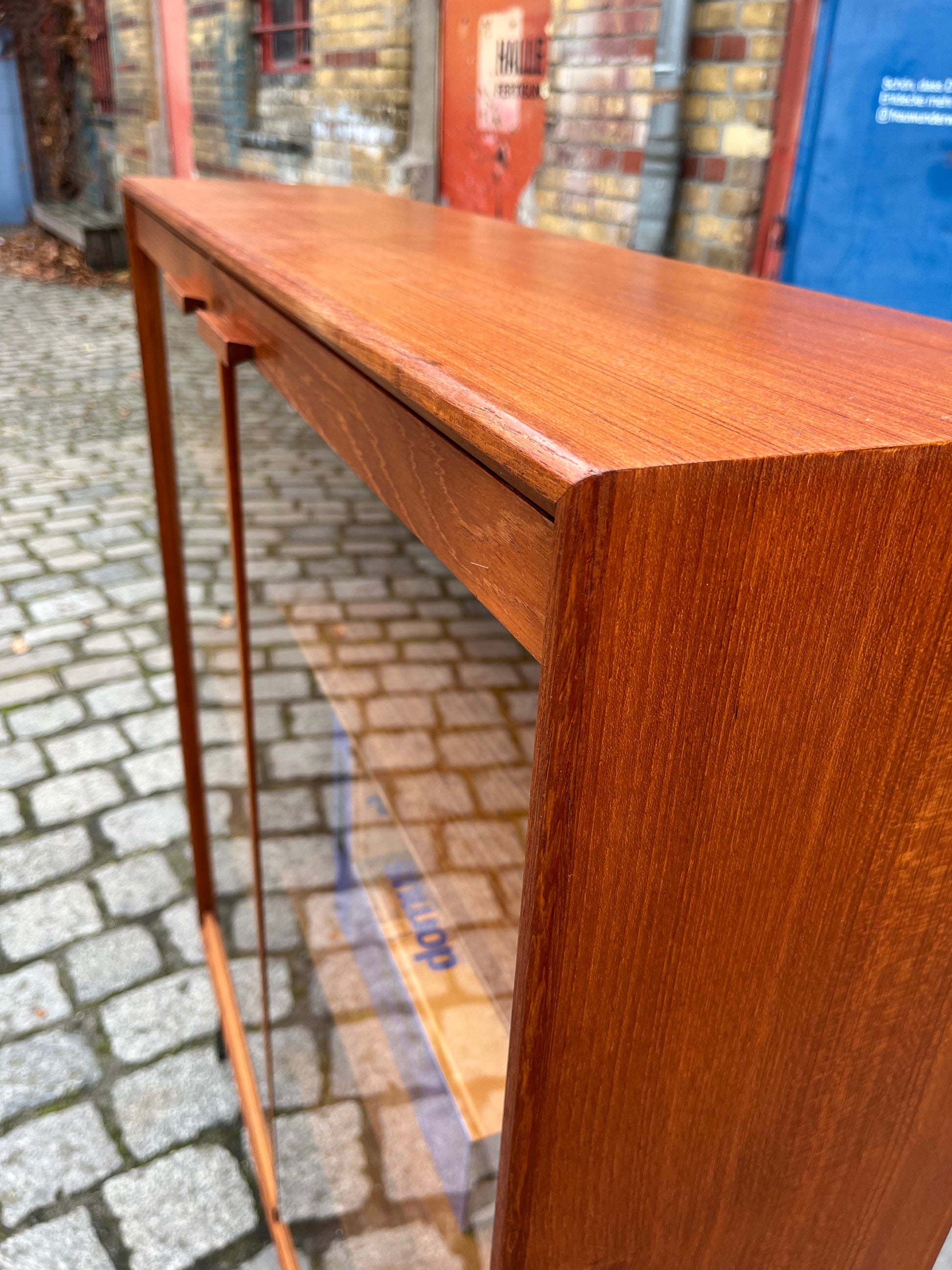 Vitrine Teak mit Hairpin Legs
