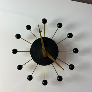 Wanduhr Holz Messing im Stil von George Nelson