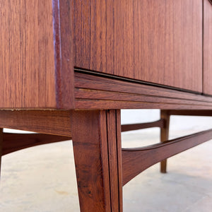 Vitrine Teak mit Klappfächern aus Deutschland