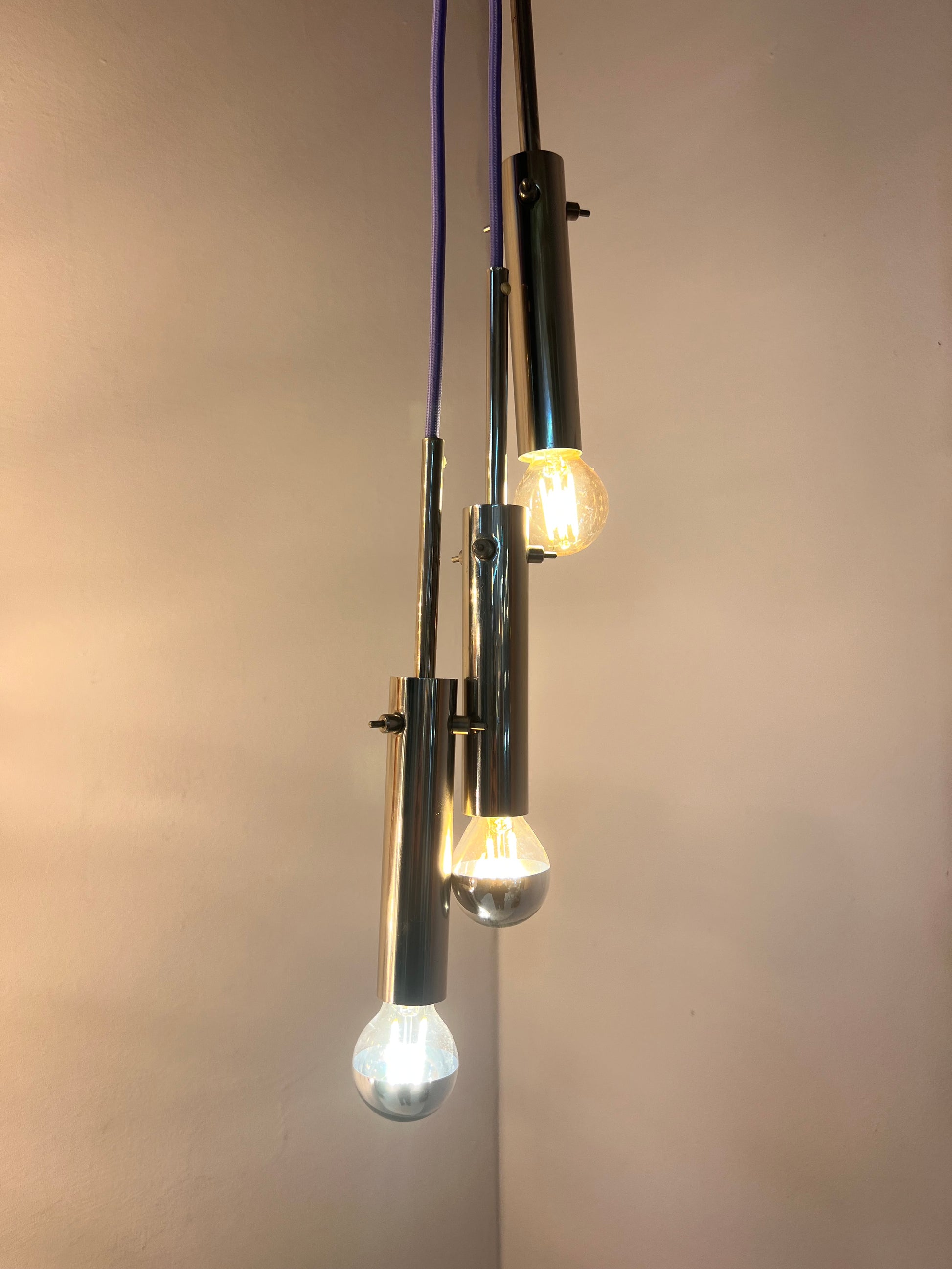 Hängelampe Chrom mit variablem Leuchtmittel