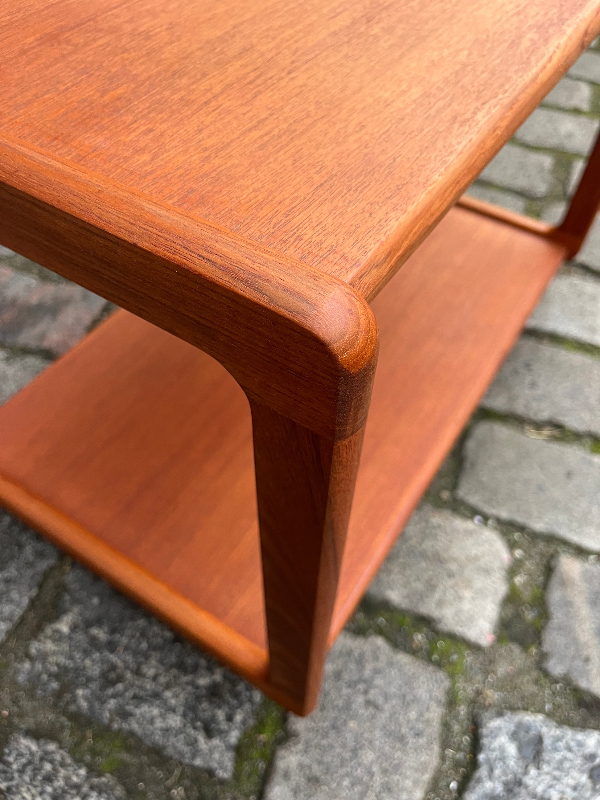 Couchtisch Teak mit Rollen von Korup