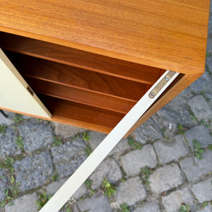 Schrank mit Schloss & neuen Hairpinlegs