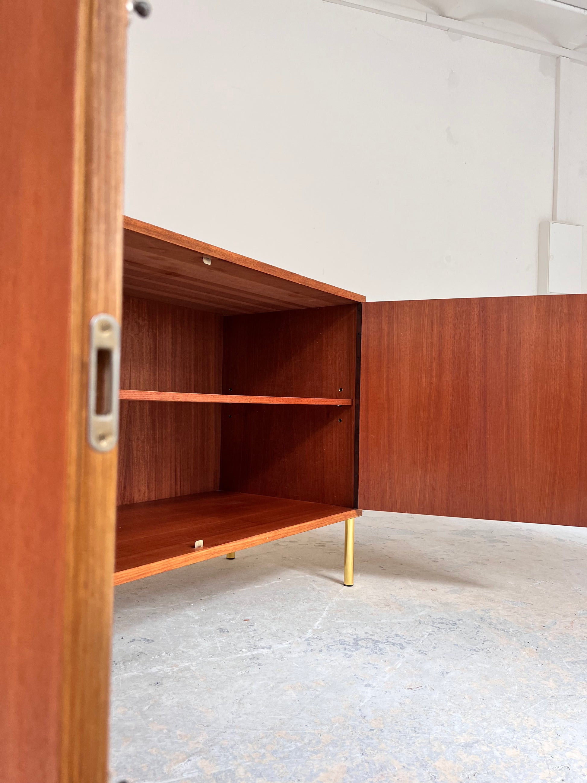 Kommode Teak mit Schranktüren & Schloss von IDEE Möbel