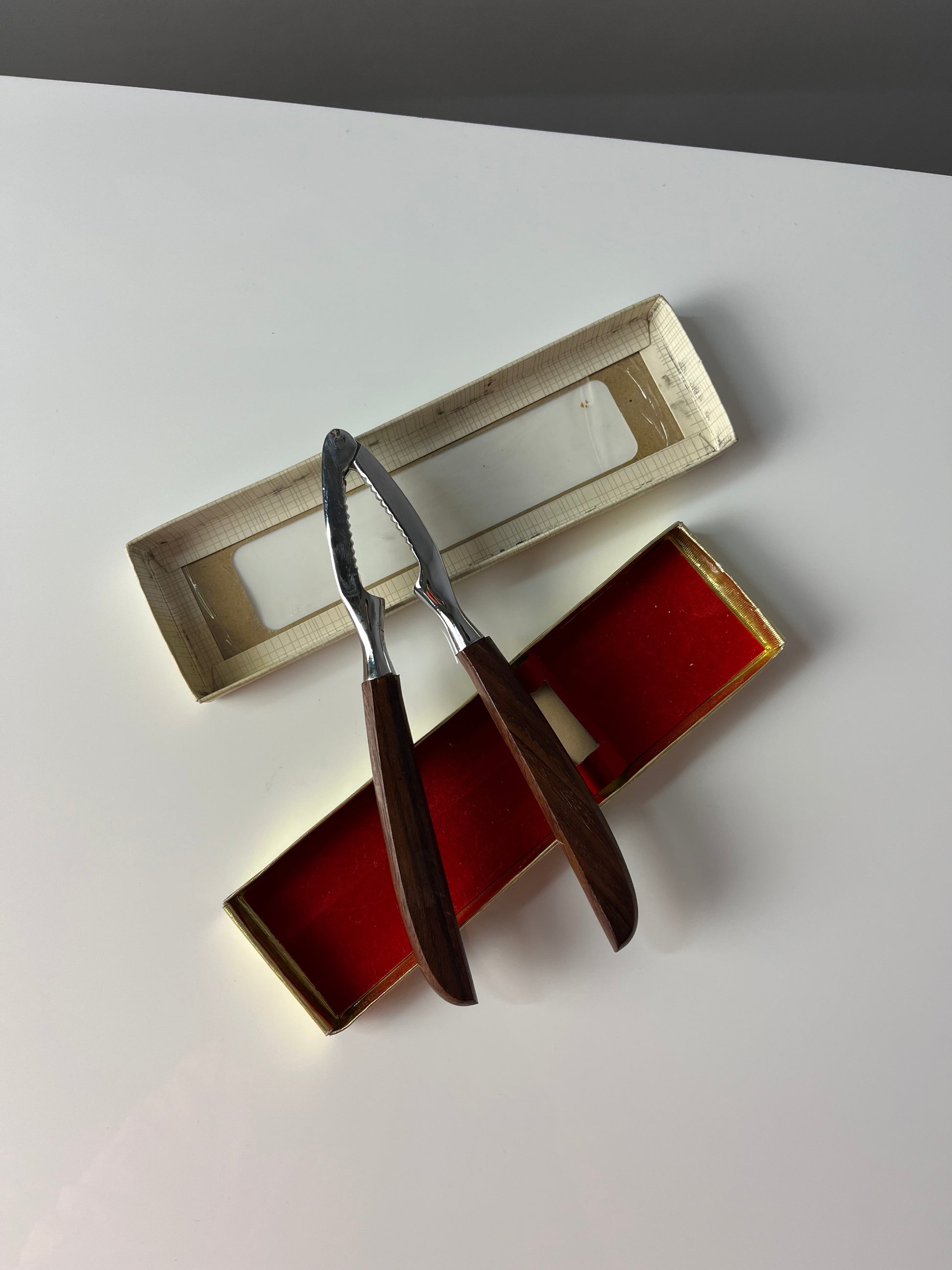 Nussknacker Teak in Originalverpackung