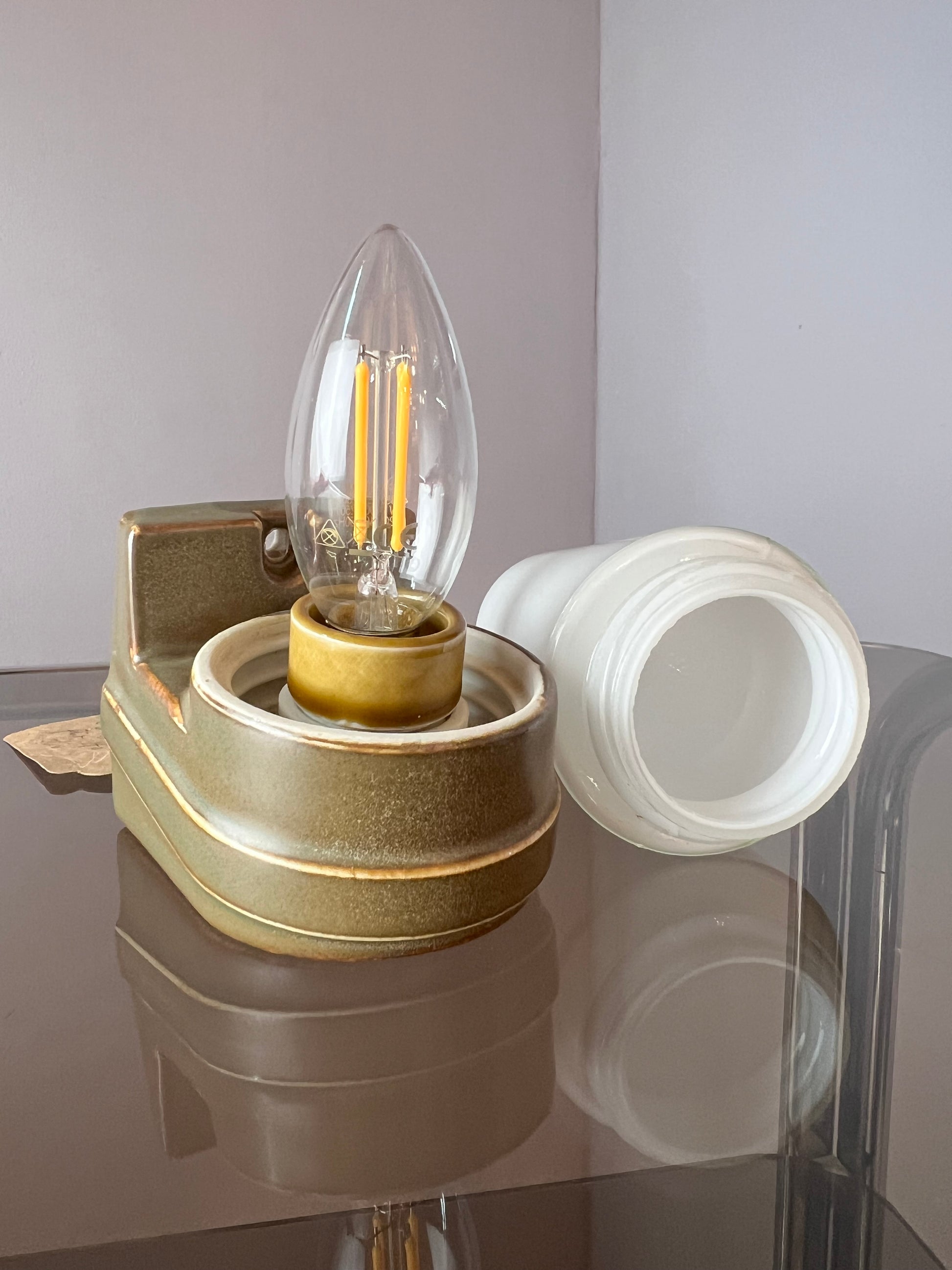Wandlampe Modell 6080 oliv von Sigvard Bernadotte für Ifö