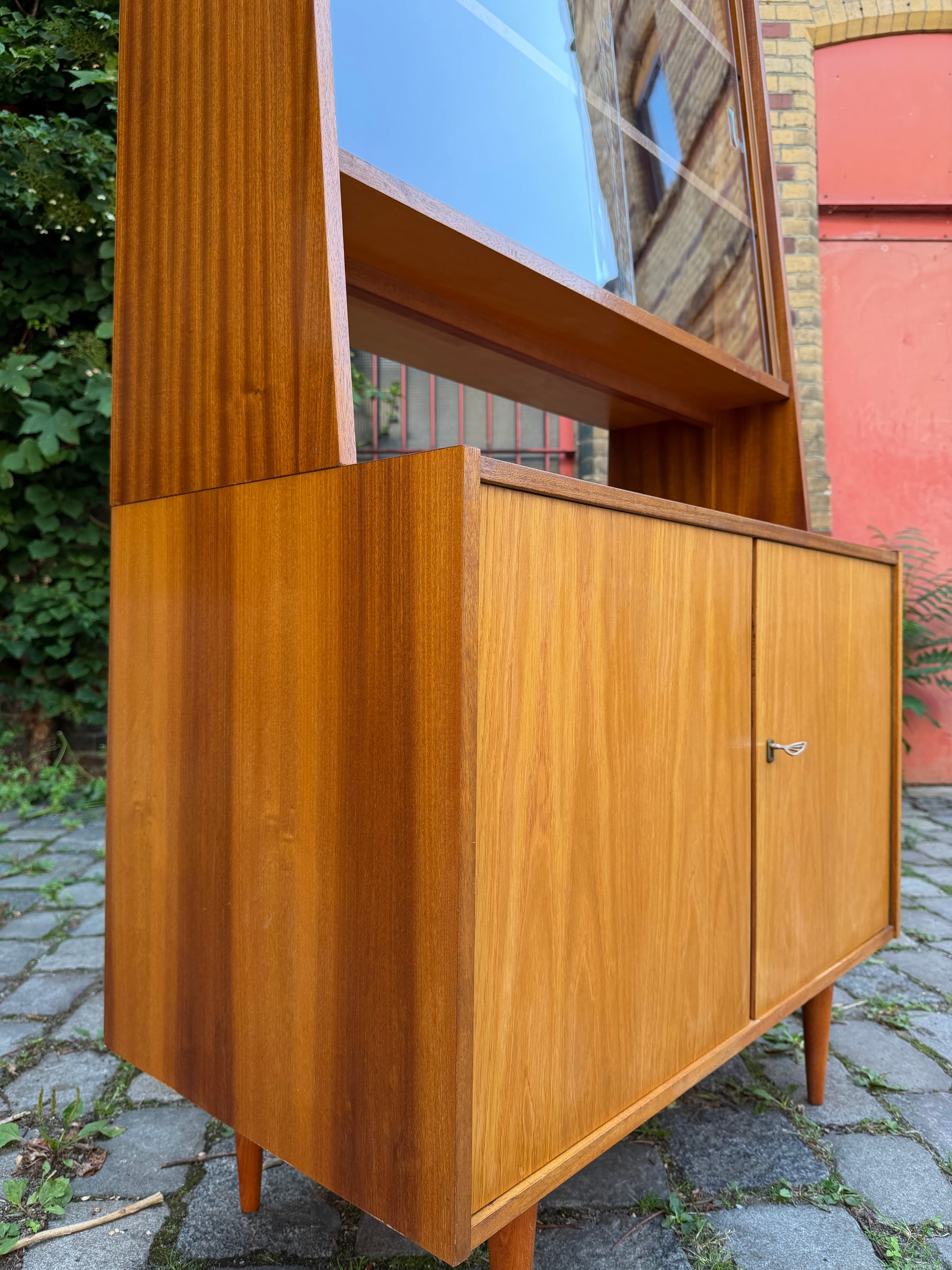 Aufsatzschrank mit Vitrine von VEB Möbelindustrie Halle
