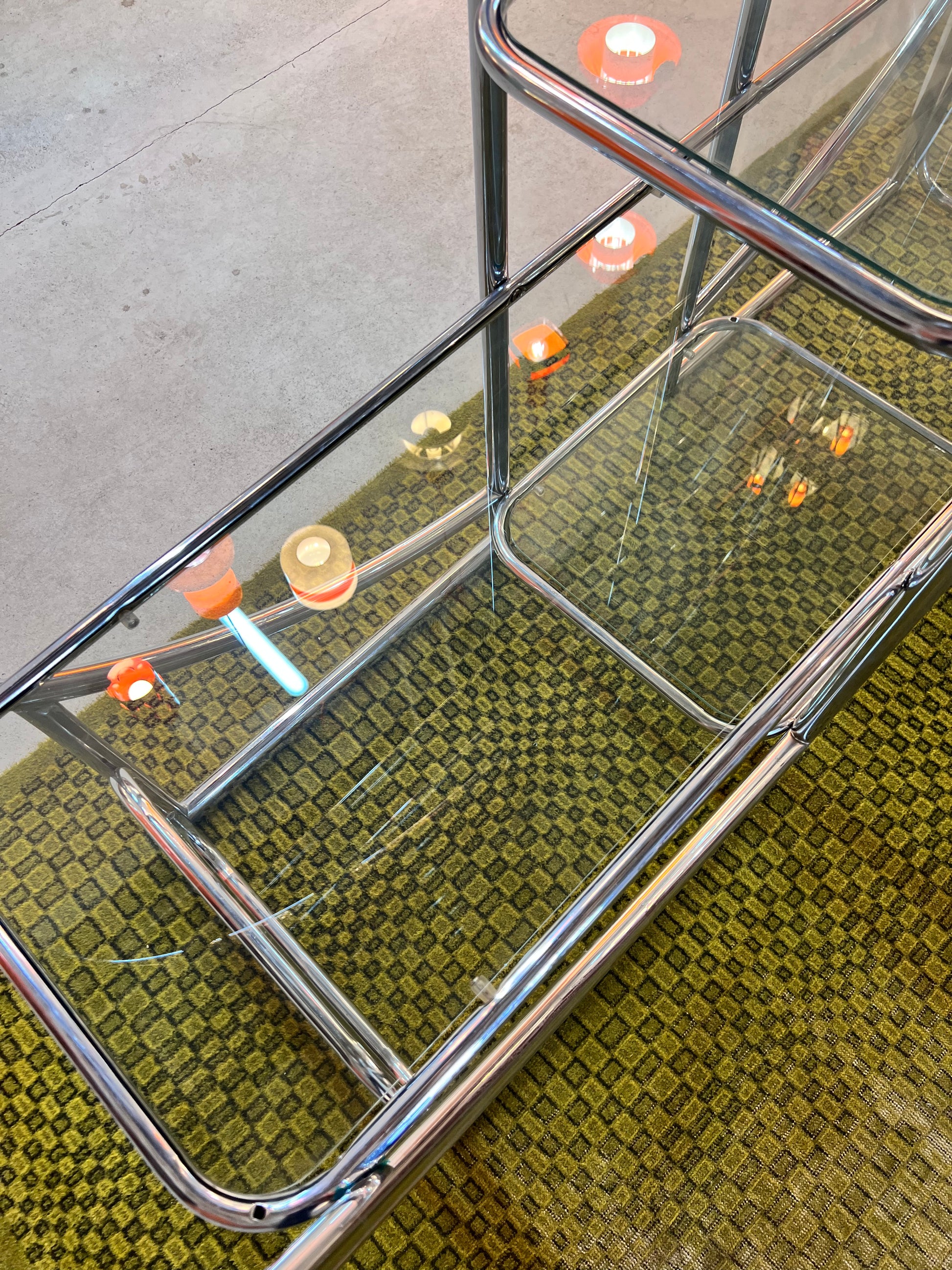 Rundes Regal / Raumteiler Chrom & Glas - Designklassiker