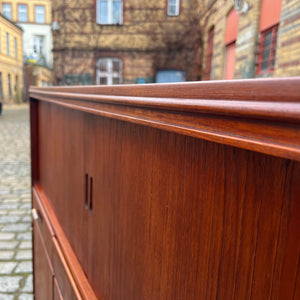 Highboard Teak mit Jalousietüren aus Dänemark