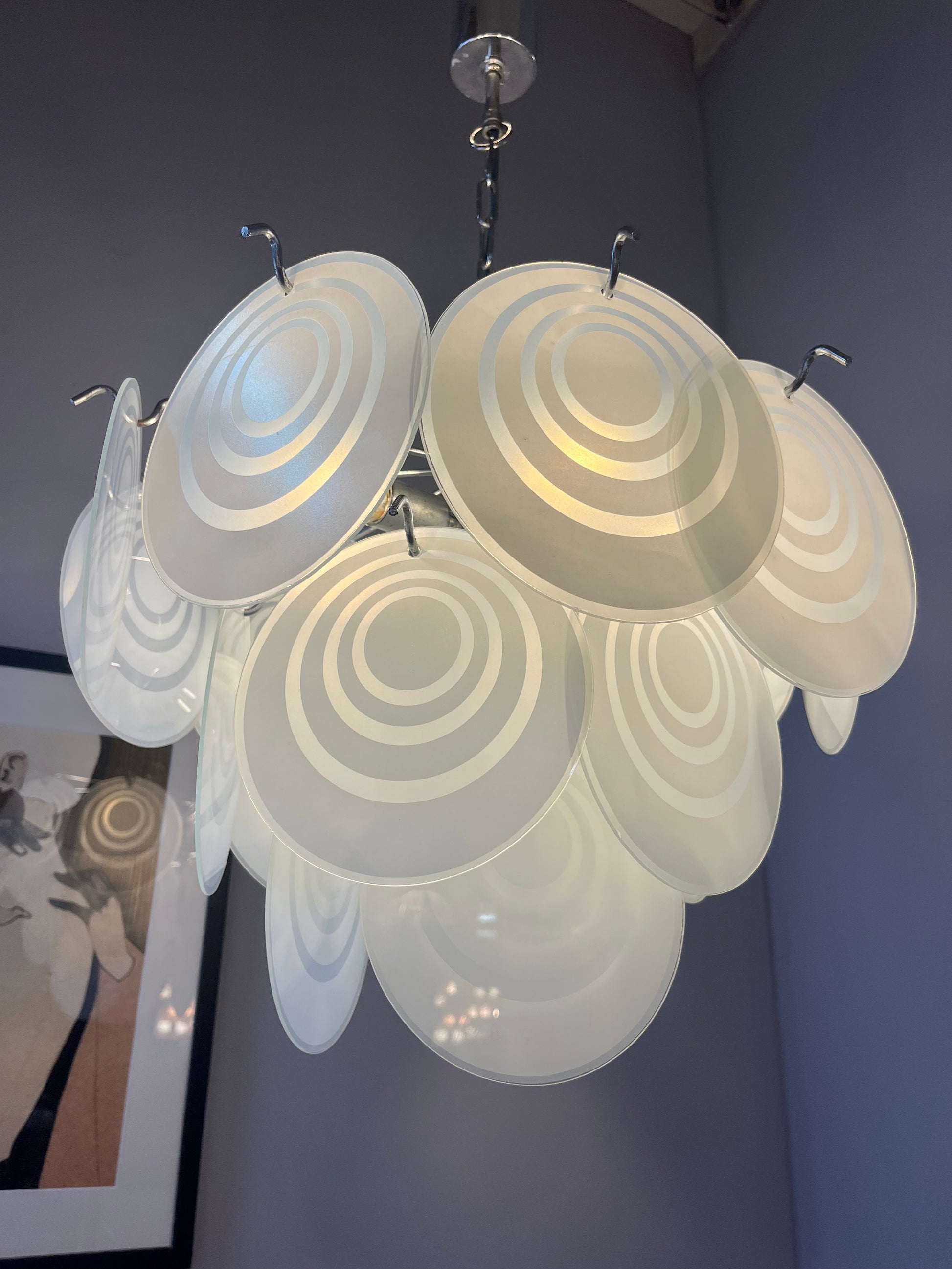 Kronleuchter weiß silber mit Glasscheiben