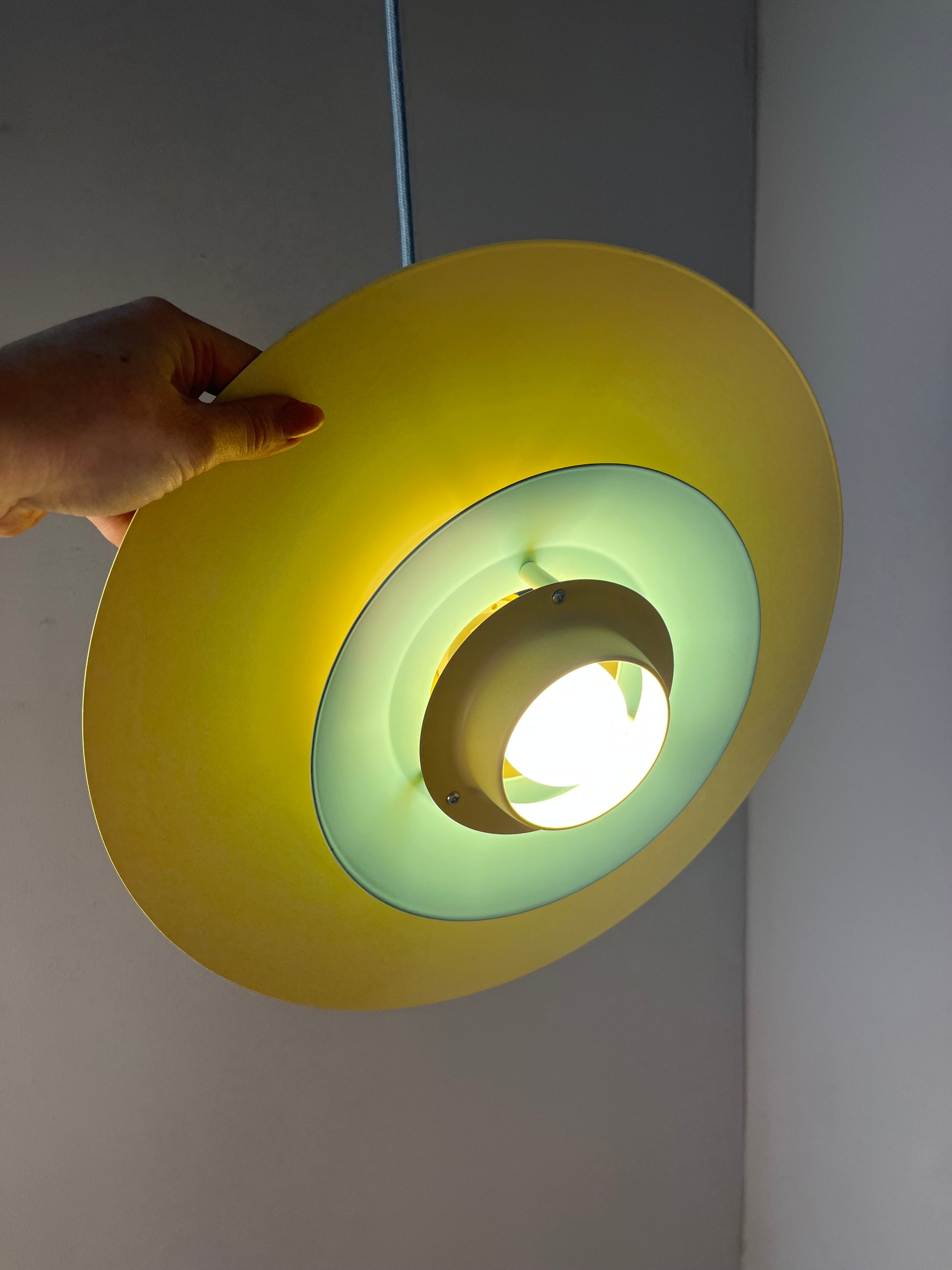 Lamellenlampe neu lackiert flieder gelb mint aus Dänemark