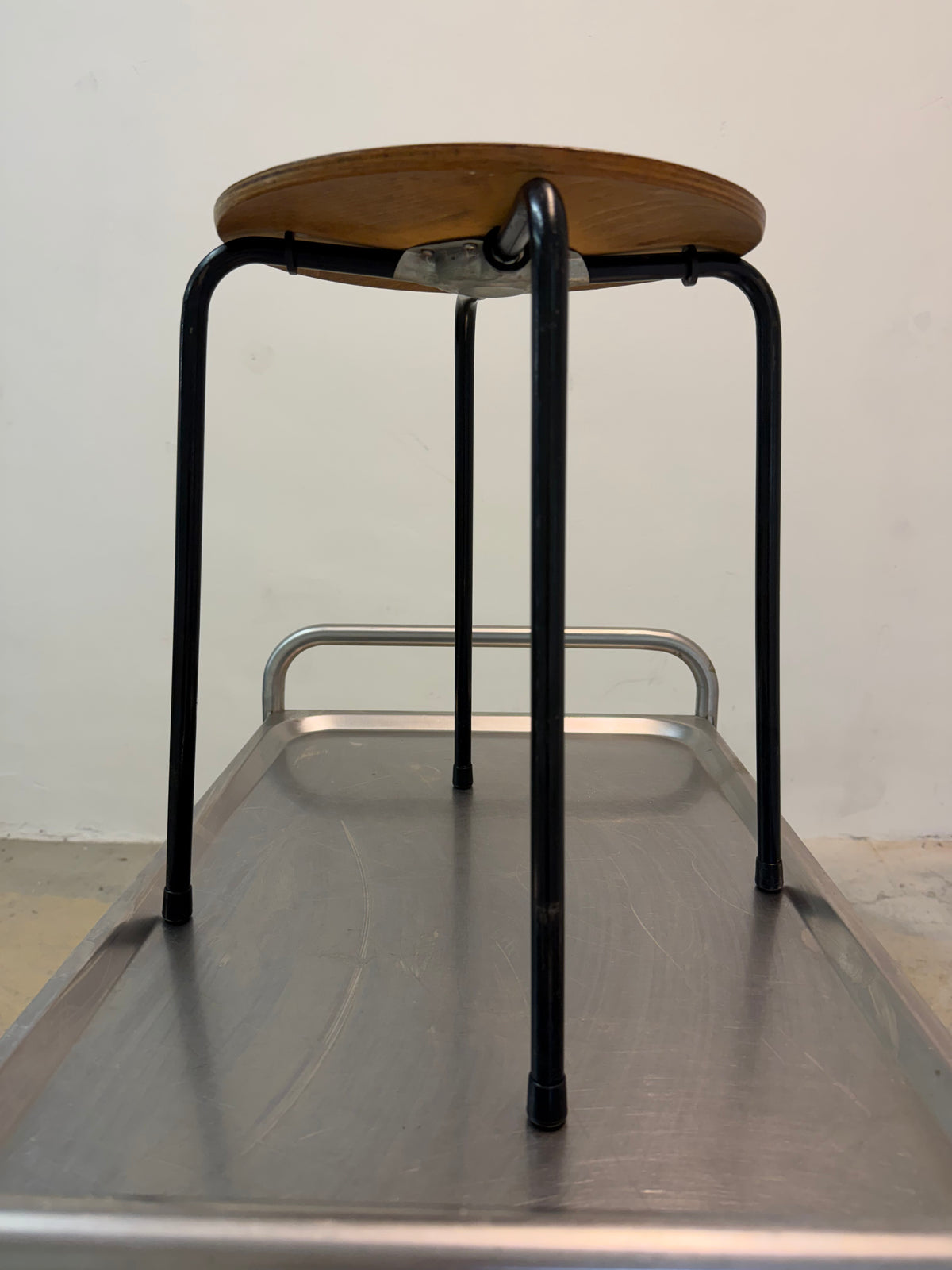 Dot Hocker schwarz Teak von Arne Jacobsen für Fritz Hansen