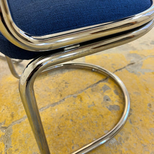 Freischwinger blau Chrom neu gepolstert