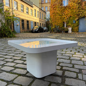 Couchtisch weiß Kunstoff Glas von Peter Ghyczy