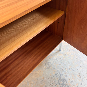 Schrank Esche mit neuen Chromfüßen