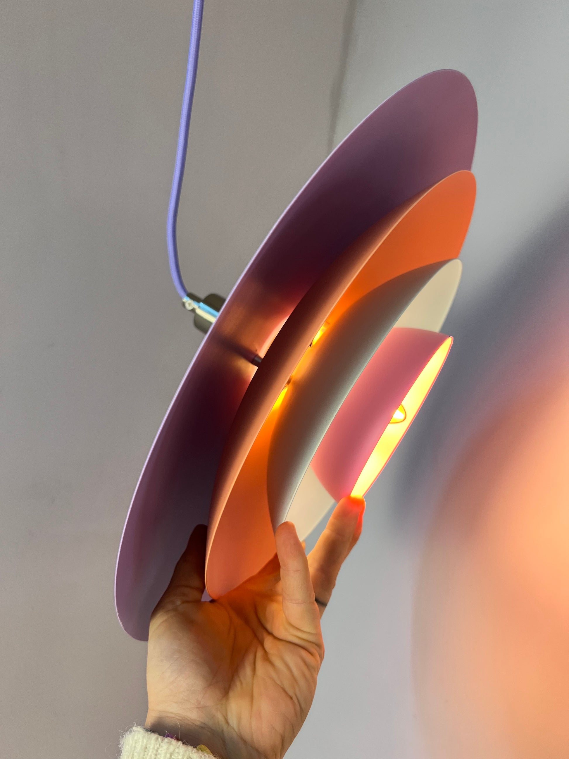Lamellenlampe neu lackiert flieder peach pink aus Dänemark