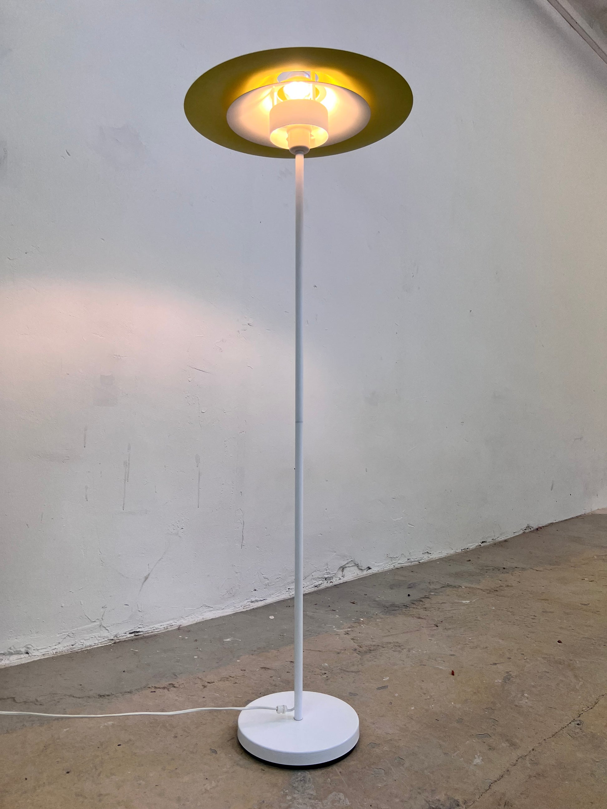Stehlampe Typ 854 neu lackiert von Horn