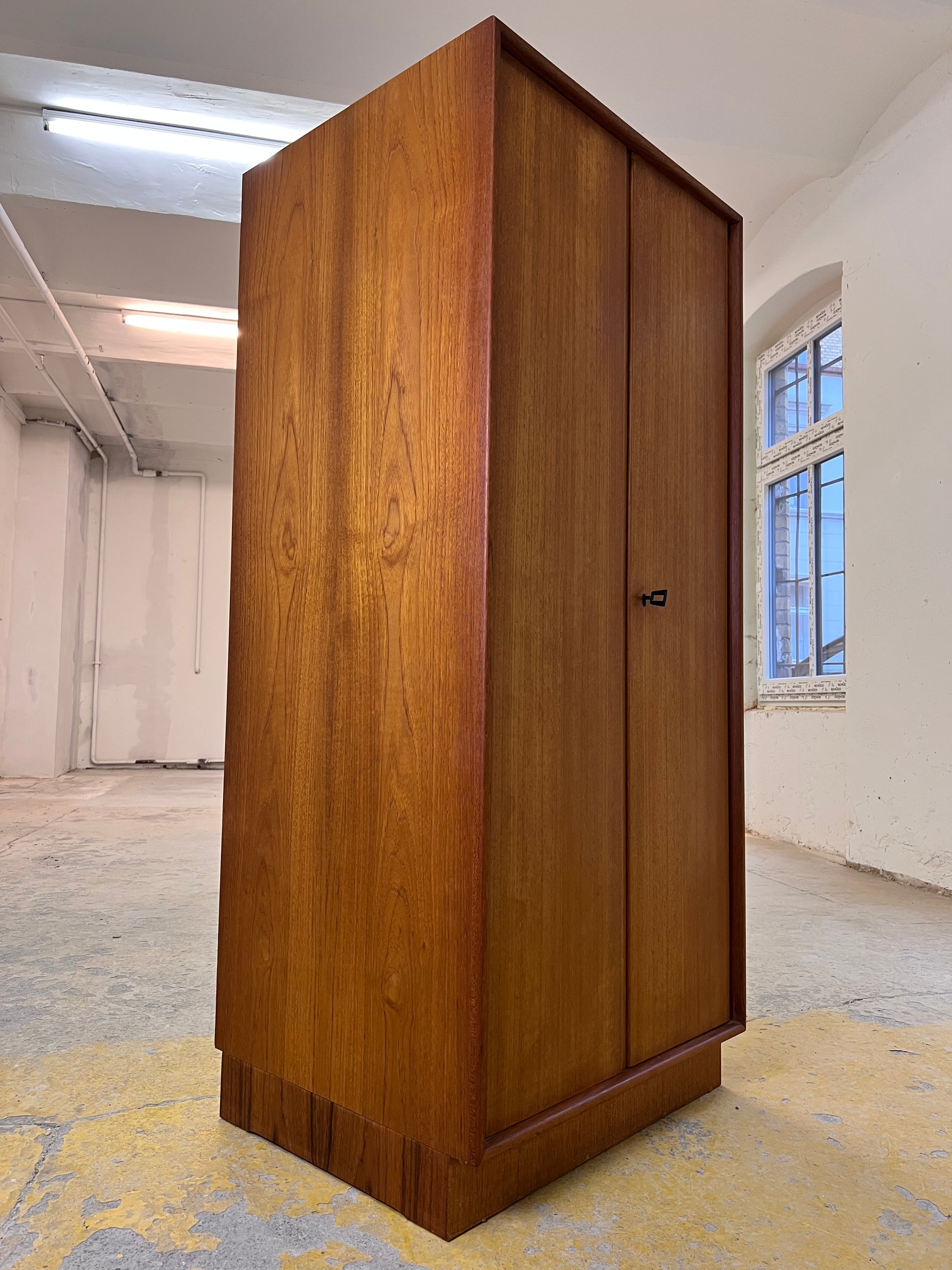 Kleiderschrank Typ 2994 Teak von rt Möbel
