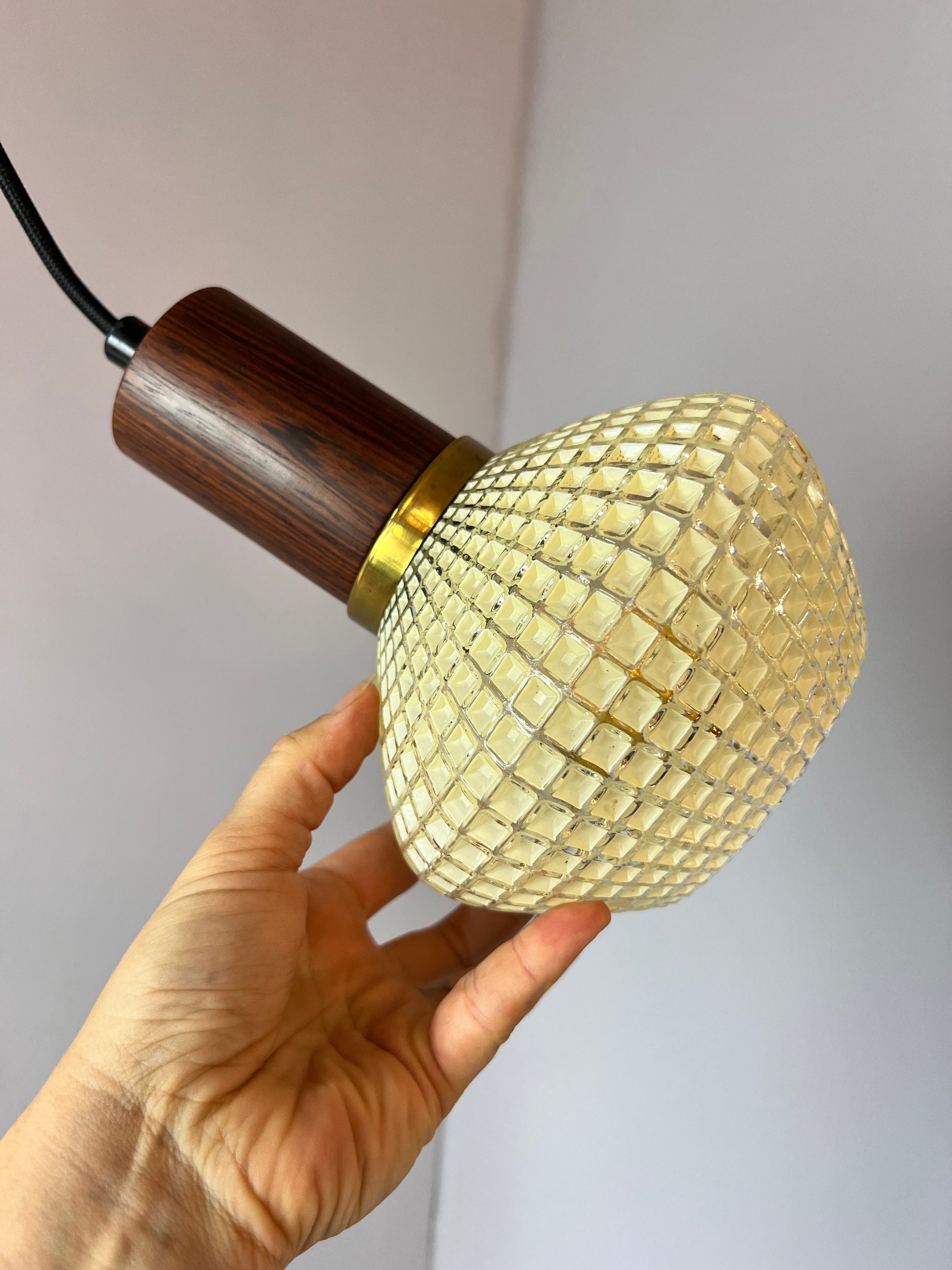 Hängelampe Strukturglas & Teak aus Dänemark