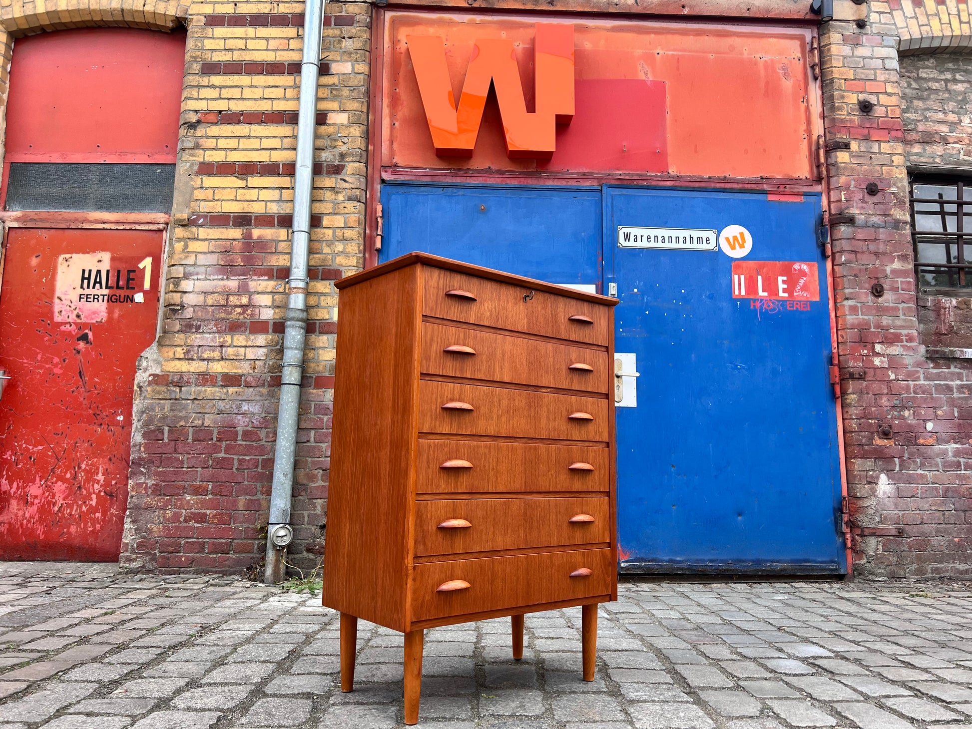 Kommode Teak mit Muschelgriffen aus Dänemark