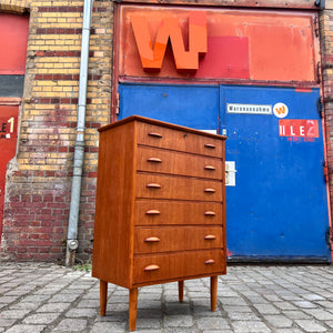 Kommode Teak mit Muschelgriffen aus Dänemark