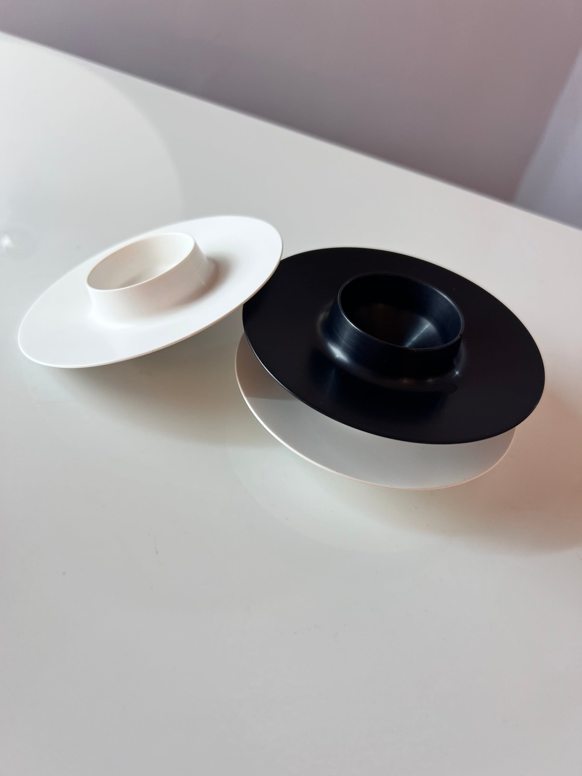 Set: 3x Eierbecher schwarz weiß Melamin von Torben Ørskov