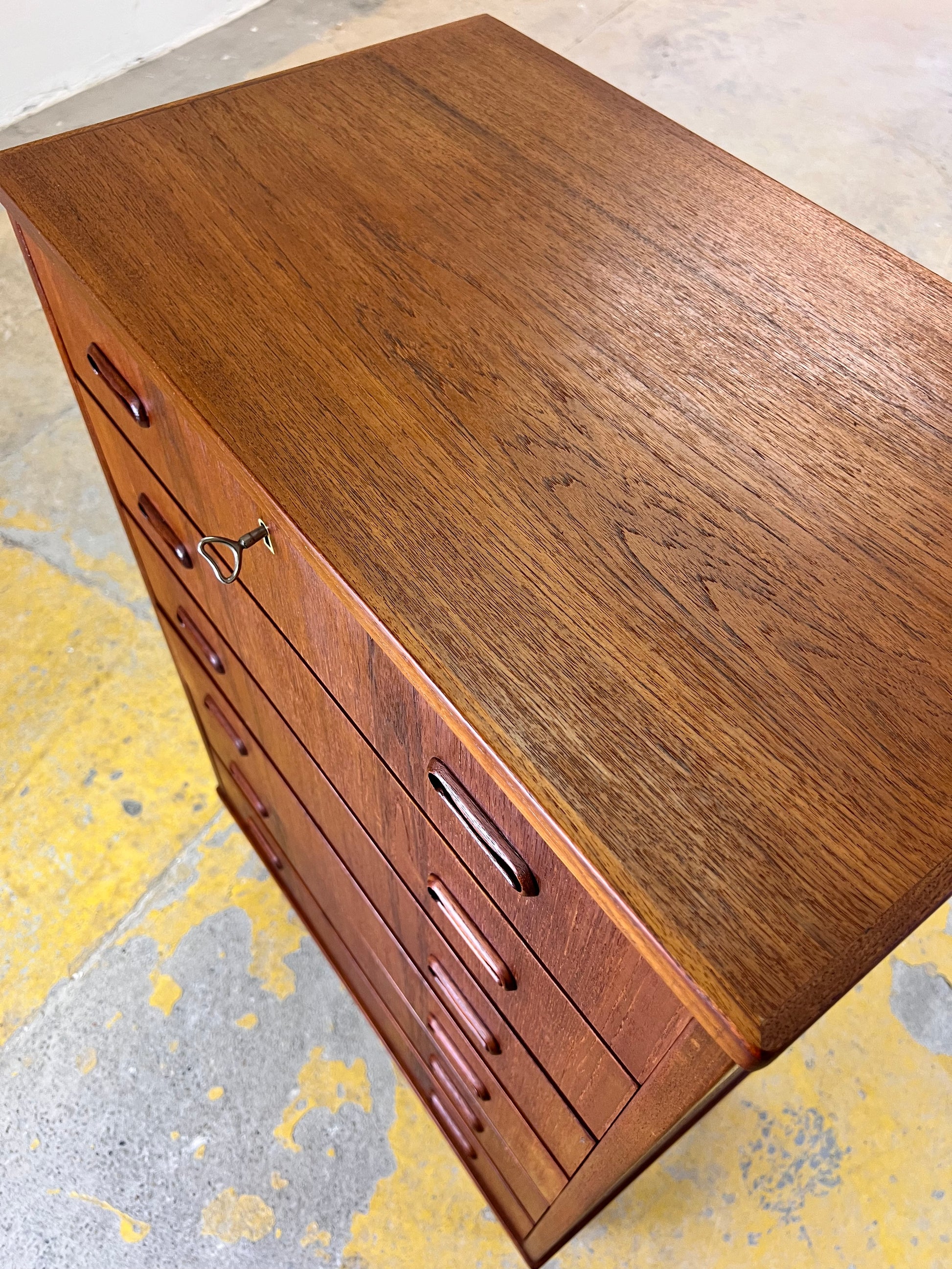 Kommode Teak mit Schloss aus Dänemark