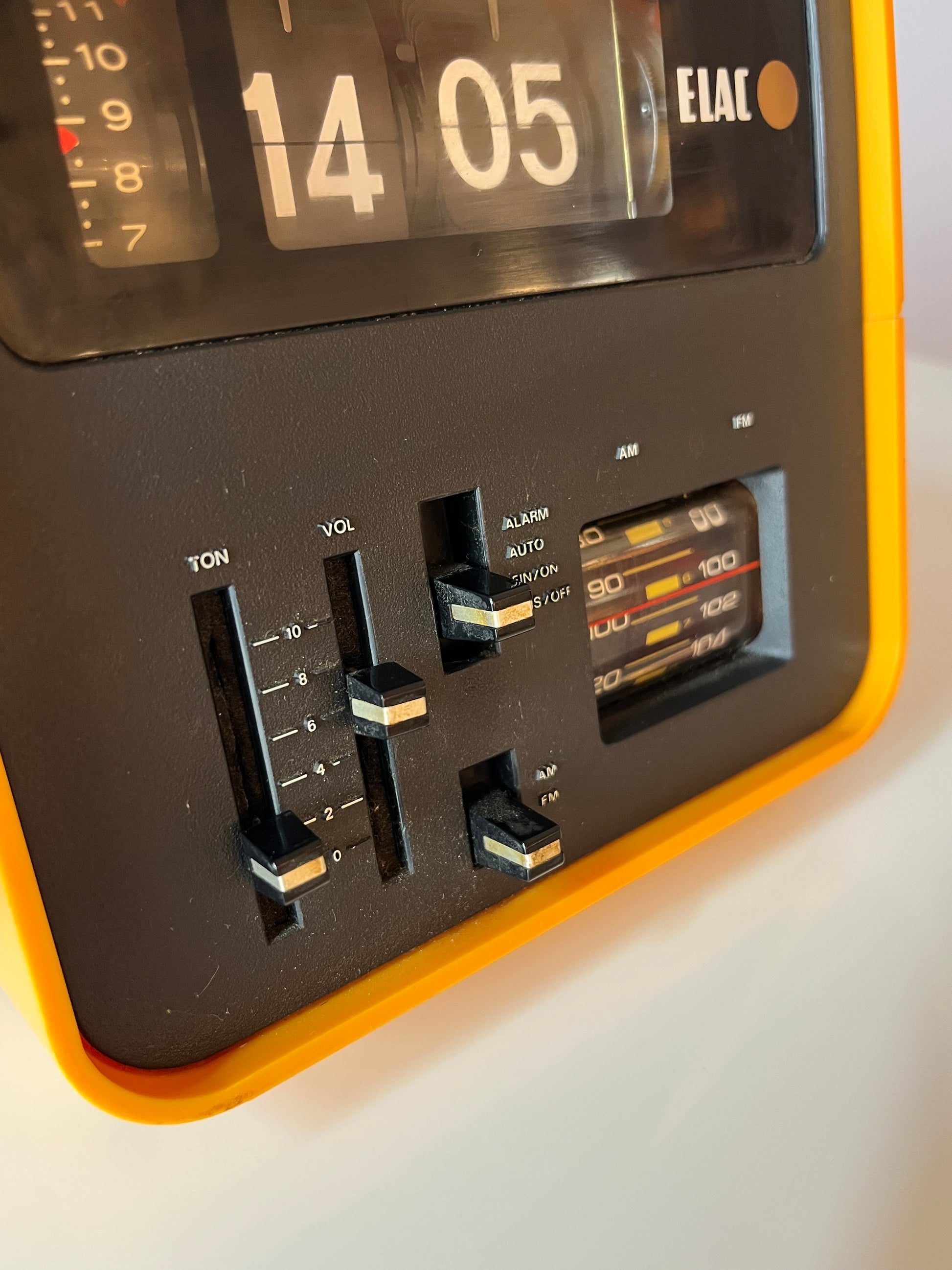 Klappzahl Weckerradio RD 100 gelb von Elac