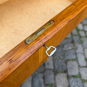 Tallboy Kommode Eiche mit Schloss aus Dänemark